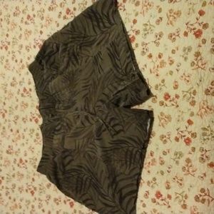 Cato - Women's 18/20W Dark Green Palm Shorts